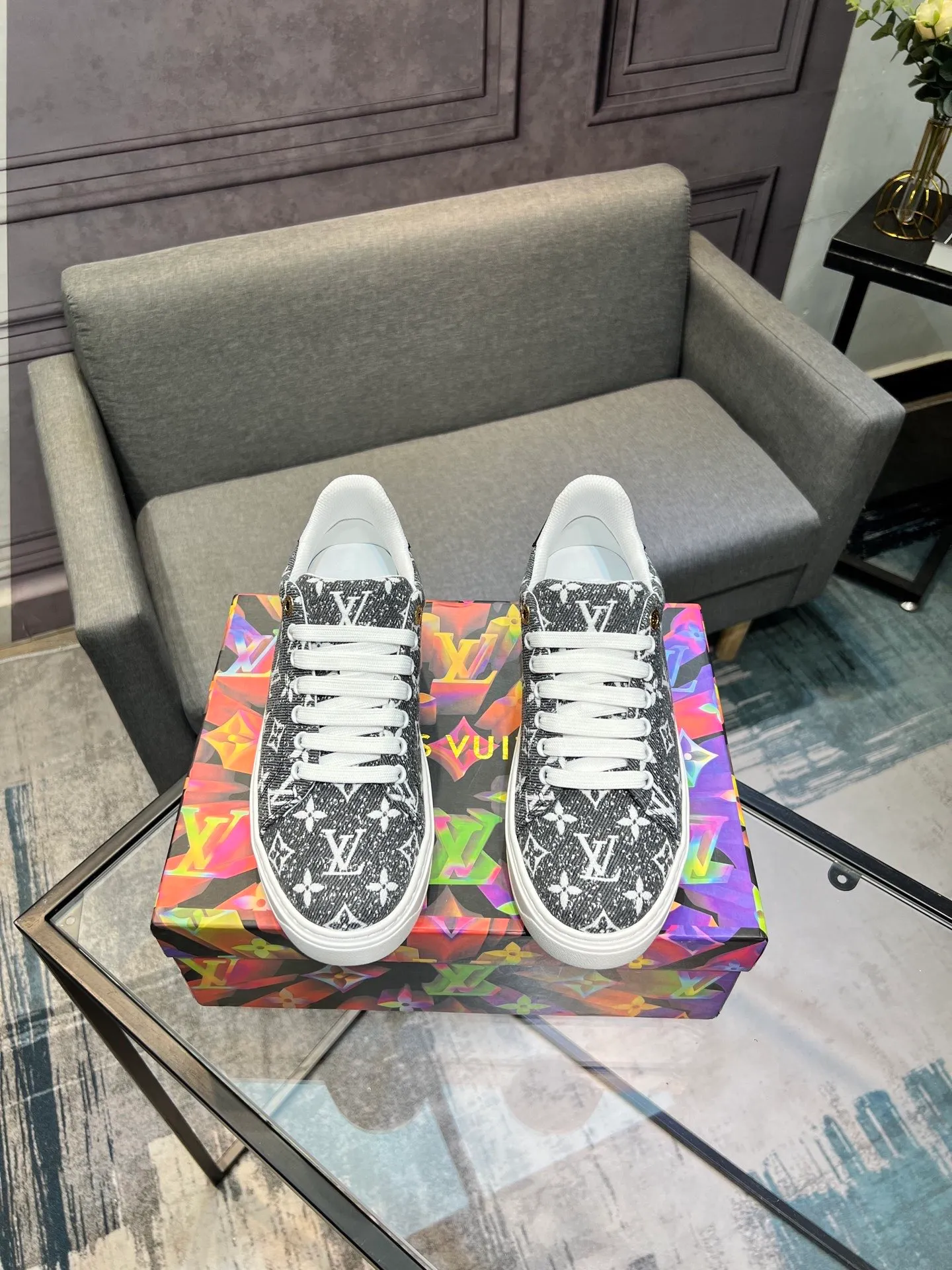 Men's Men's Shoes 💰540 LV Louis Vuitton. The latest fashionable casual shoes are popular in physical stores. The new spring and summer comfortable imported custom patent leather plus cowhide, cowhide mesh, and unique jacquard fabric element design. With sheepskin lining, Lv original base, [sun][sun] high-end packaging and high quality💪Details determine quality, welcome to compare🇮🇹Code number 38-44, 45 can be customized